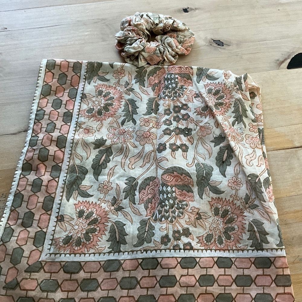 CLEOBELLA SCARF /BANDANA NEW/AND MATCHING SCRUNCHIE